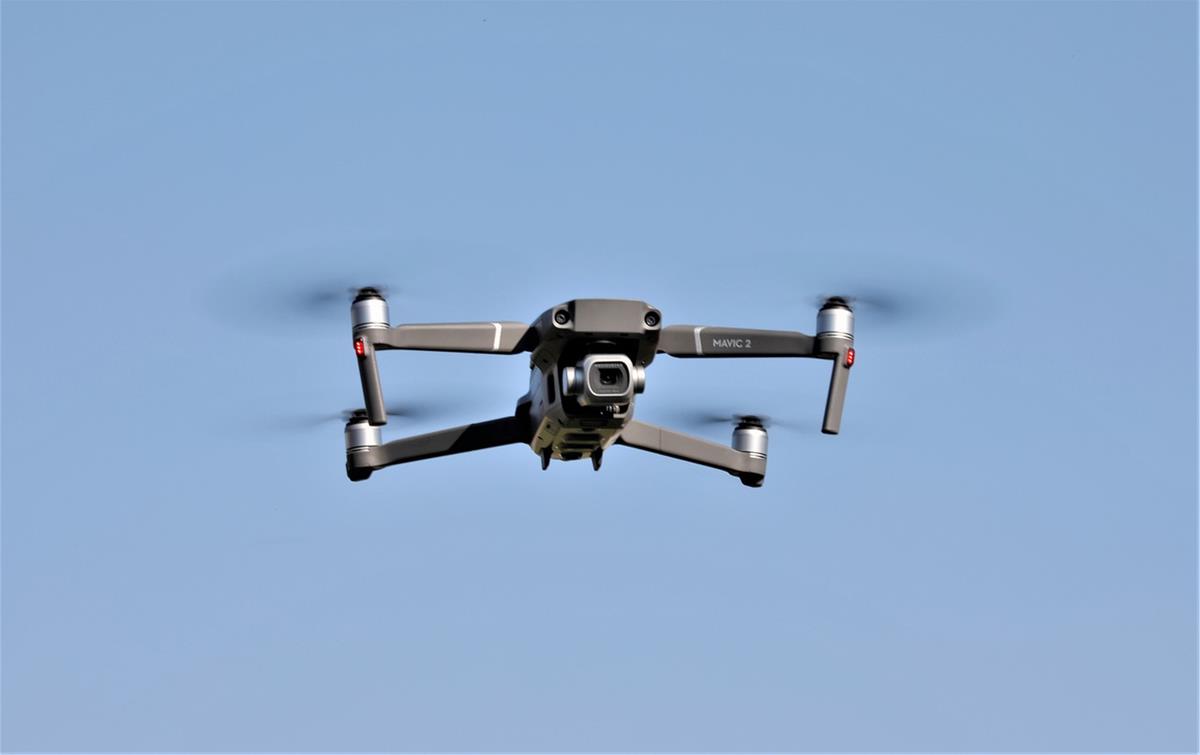 Praktyczne i bardzo dobre kamery do dronów